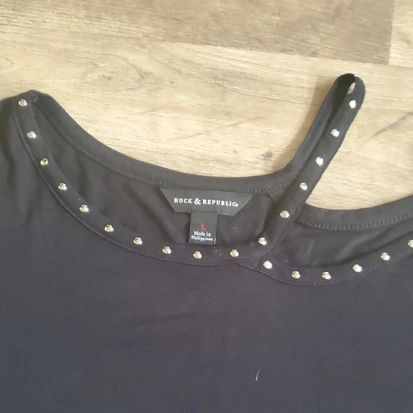 Rock & Republic Black Cold Shoulder Top with Stud Accents - Picture 4 of 7